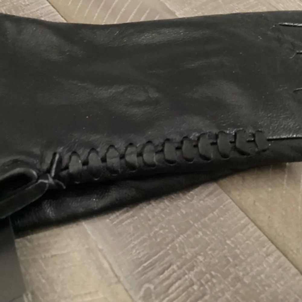 MARCUS ADLER Stitched Leather Gloves, size L